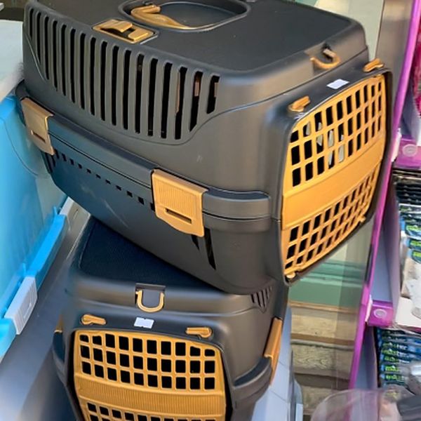Kedi ve köpek taşıma kabı